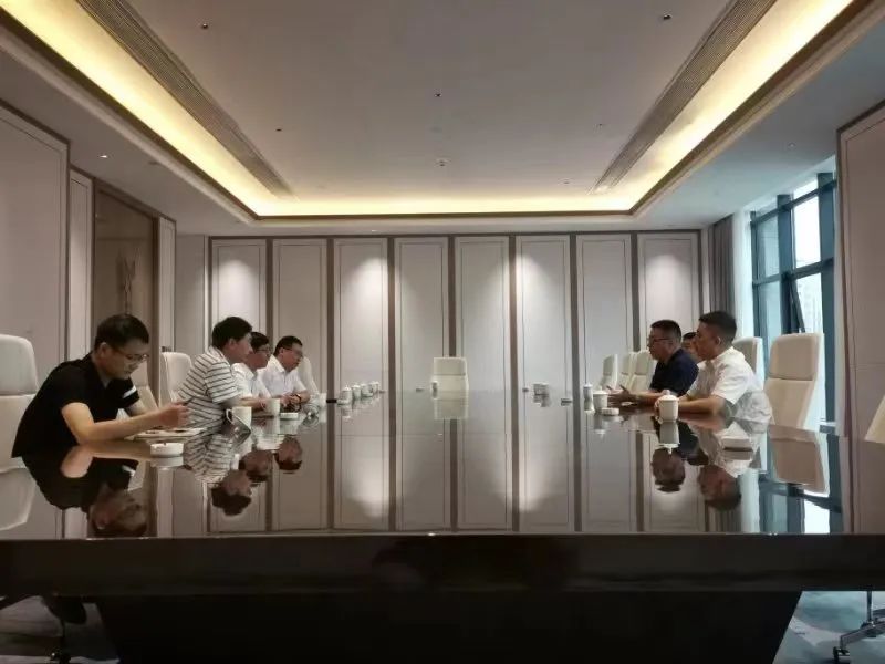 DƬ